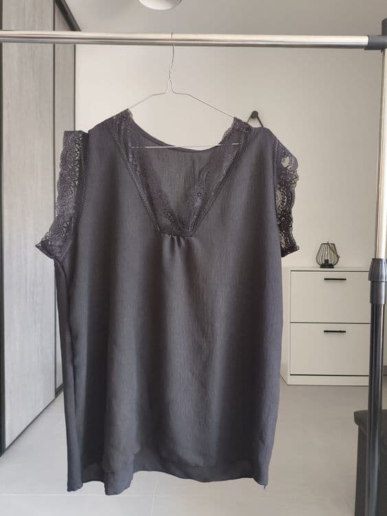 t-shirt manche dentelle